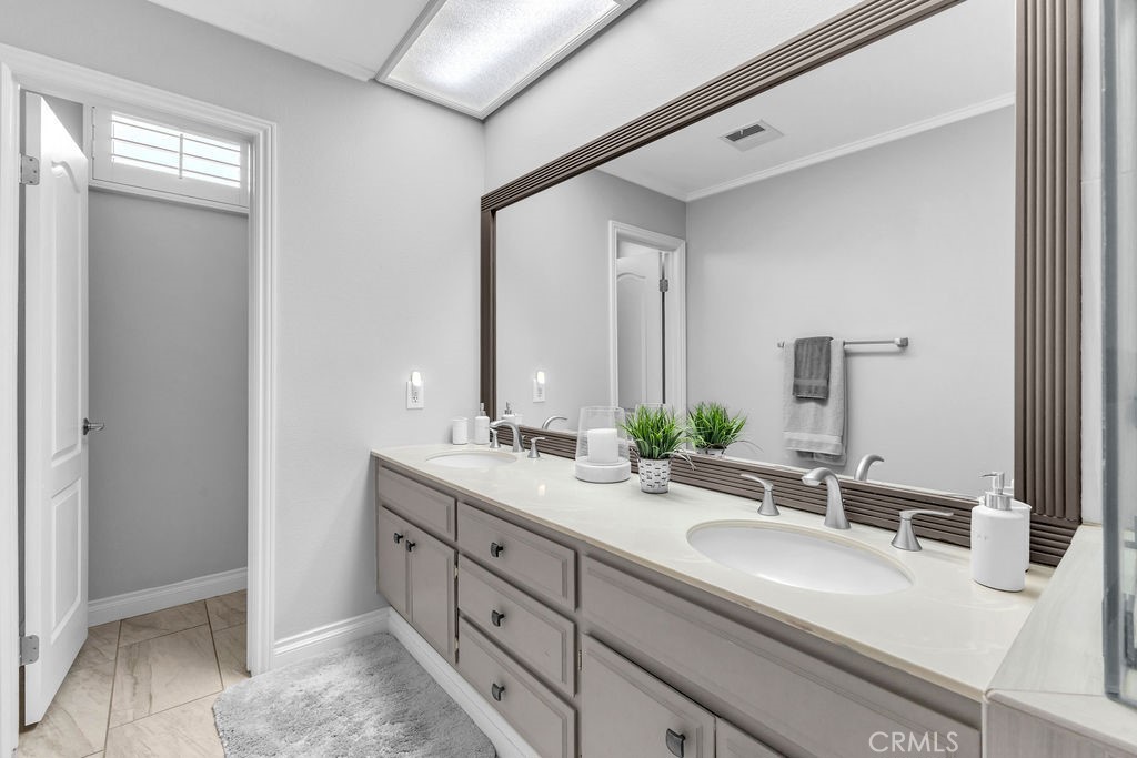 28 Oak Tree Drive Rancho Mirage, CA 92270 - Photo 23 of 41 Main in suite bath