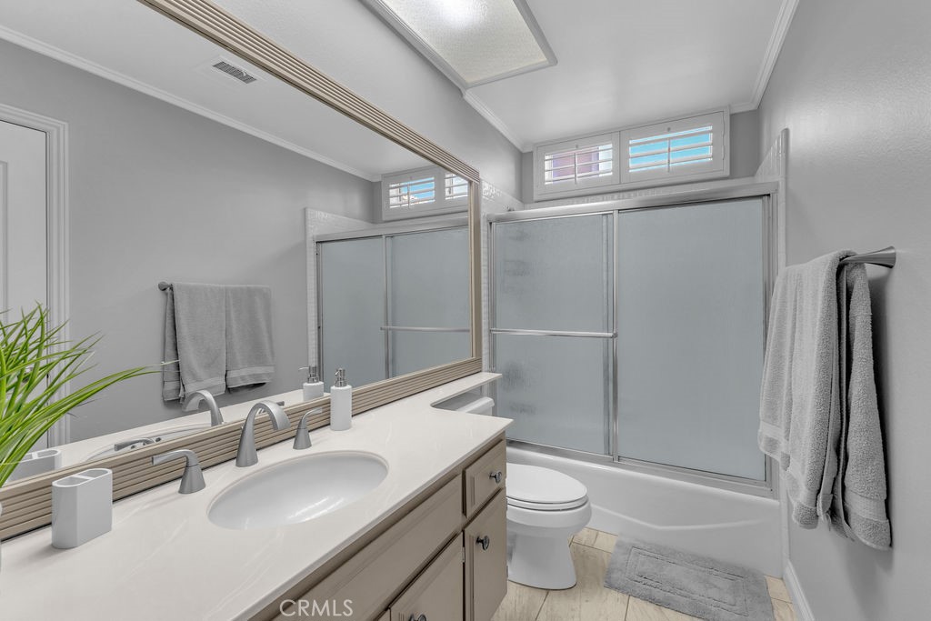 28 Oak Tree Drive Rancho Mirage, CA 92270 - Photo 26 of 41 Guest bathroom