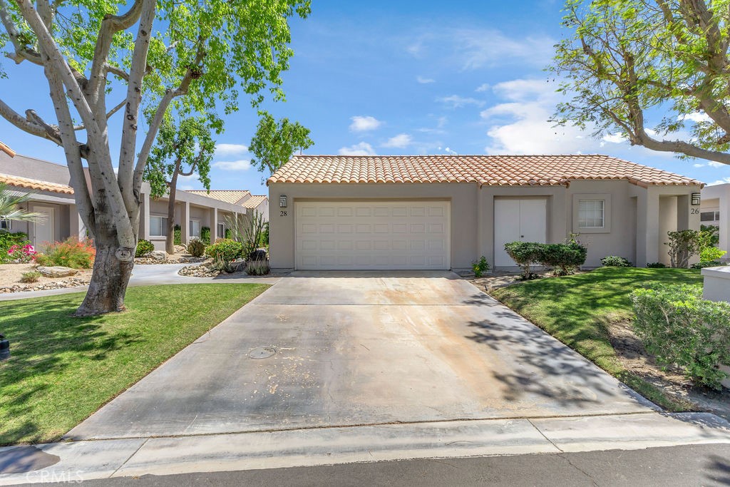 28 Oak Tree Drive Rancho Mirage, CA 92270 - Photo 3 of 41 2 Car Garage