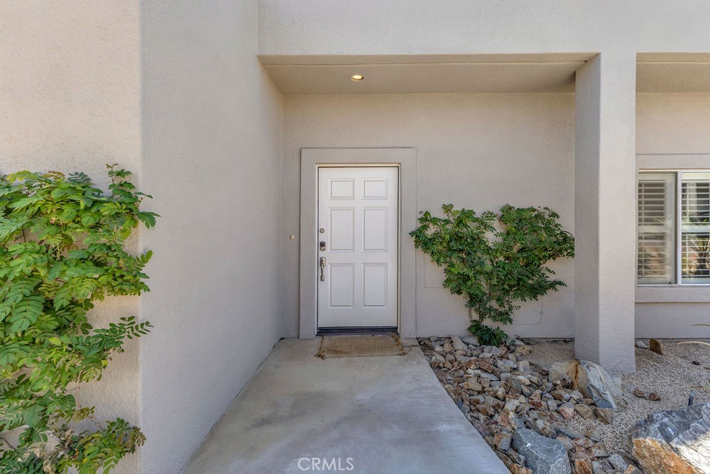 28 Oak Tree Drive Rancho Mirage, CA 92270 - Photo 4 of 41 Front entrance