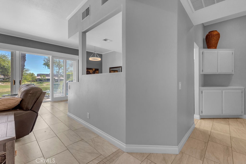 28 Oak Tree Drive Rancho Mirage, CA 92270 - Photo 5 of 41 Entry way