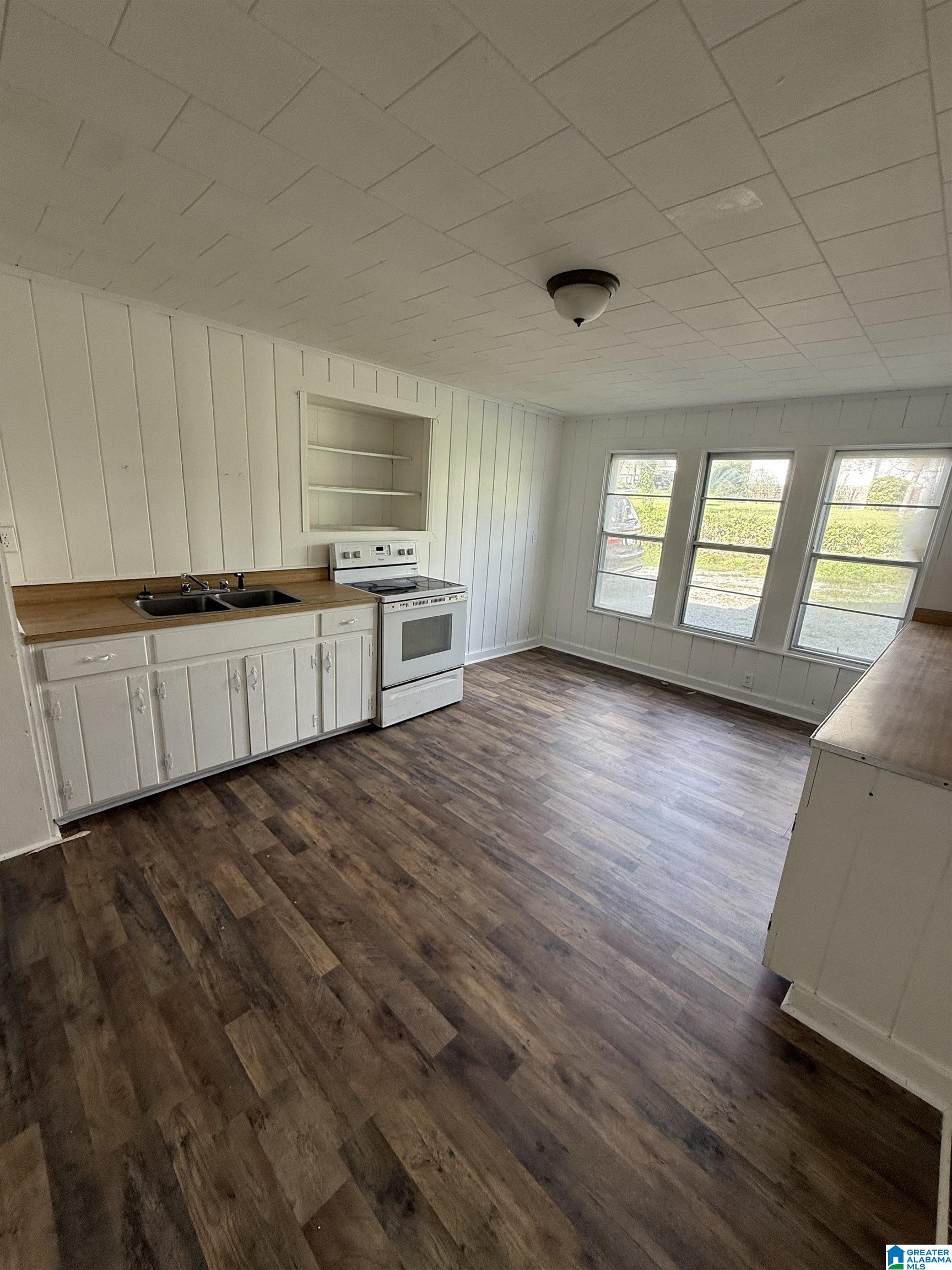 213 Adams Avenue West Oneonta, AL 35121 - Photo 4 of 23