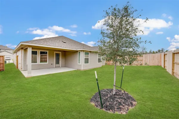 a view of a house with a backyard