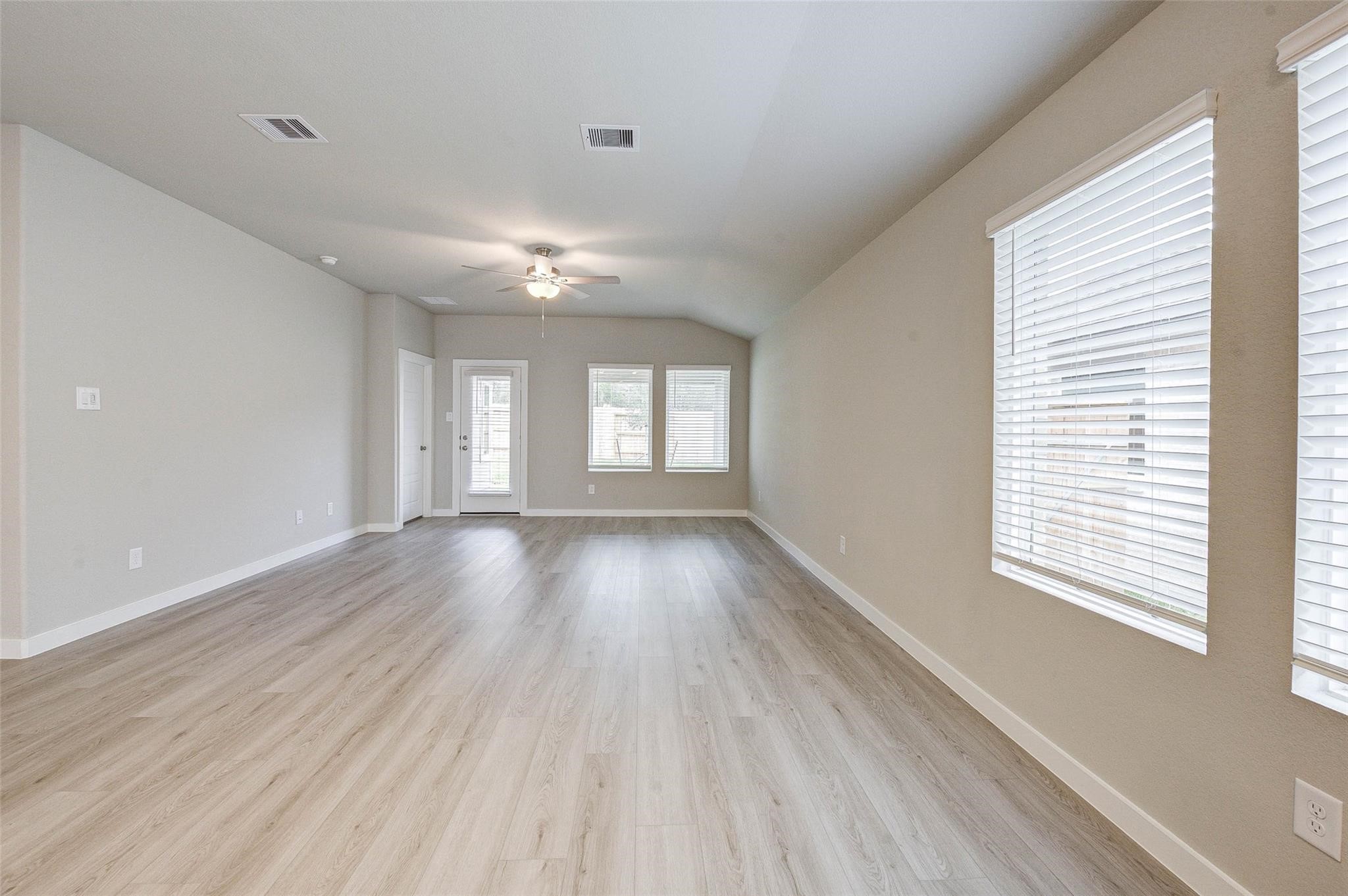 1575 King Rnch Road Conroe, TX 77301 - Photo 4 of 35