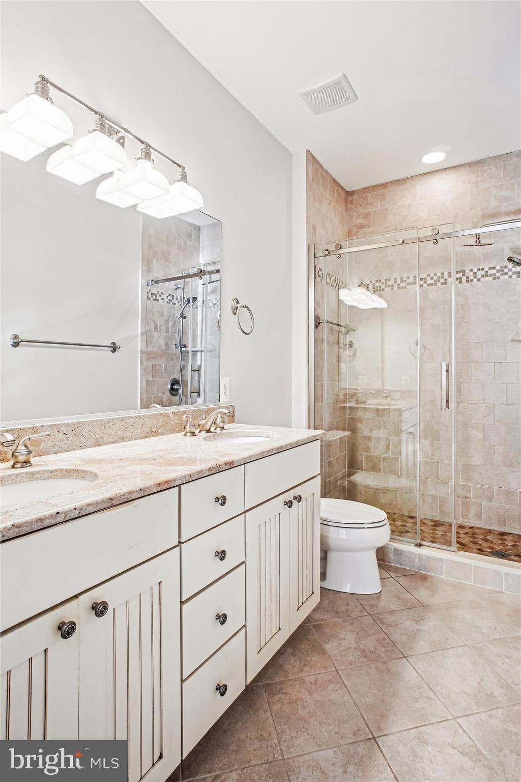 5512 Greentree Road Bethesda, MD 20817 - Photo 48 of 75 Upper-Level bath 2