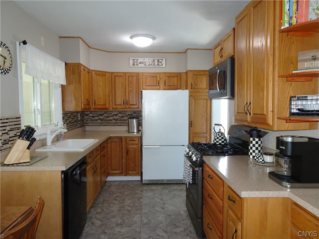 111 Newcastle Road Geddes, NY 13219 - Photo 10 of 30
