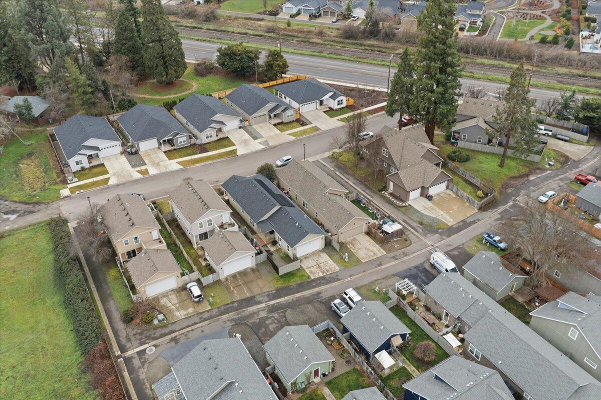 369 Cascade Drive Central Point, OR 97502 - Photo 33 of 42 360_Cascade_33