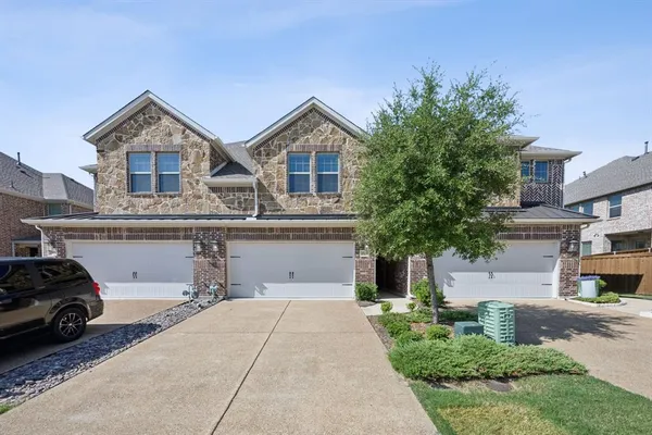 a house view with a outdoor space