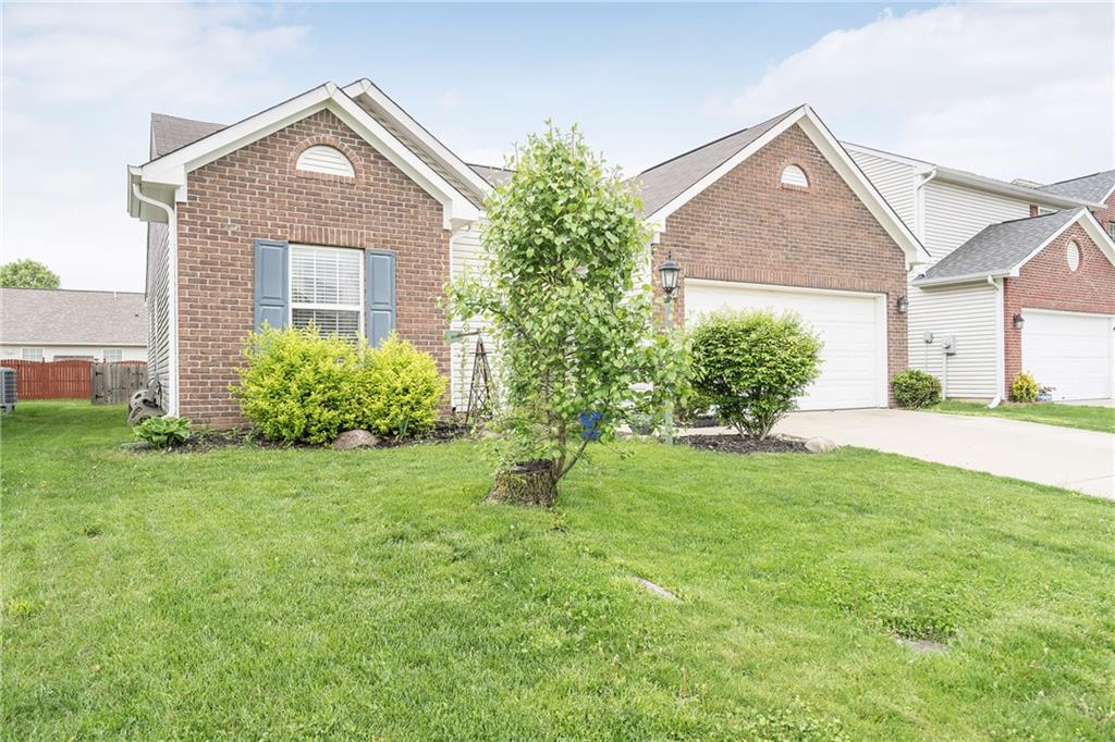 12336 Schoolhouse Road Fishers, IN 46037 - Photo 2 of 27 Gallery Image 2