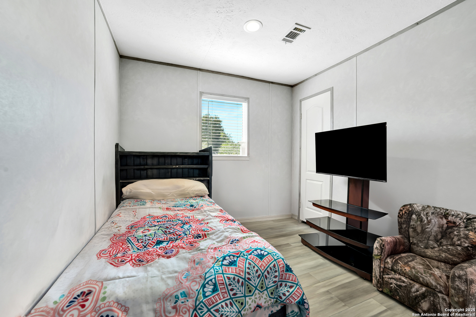 77 Cielo Way Lytle, TX 78052 - Photo 8 of 13