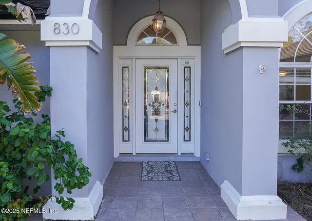 a view of entryway with a potted plant
