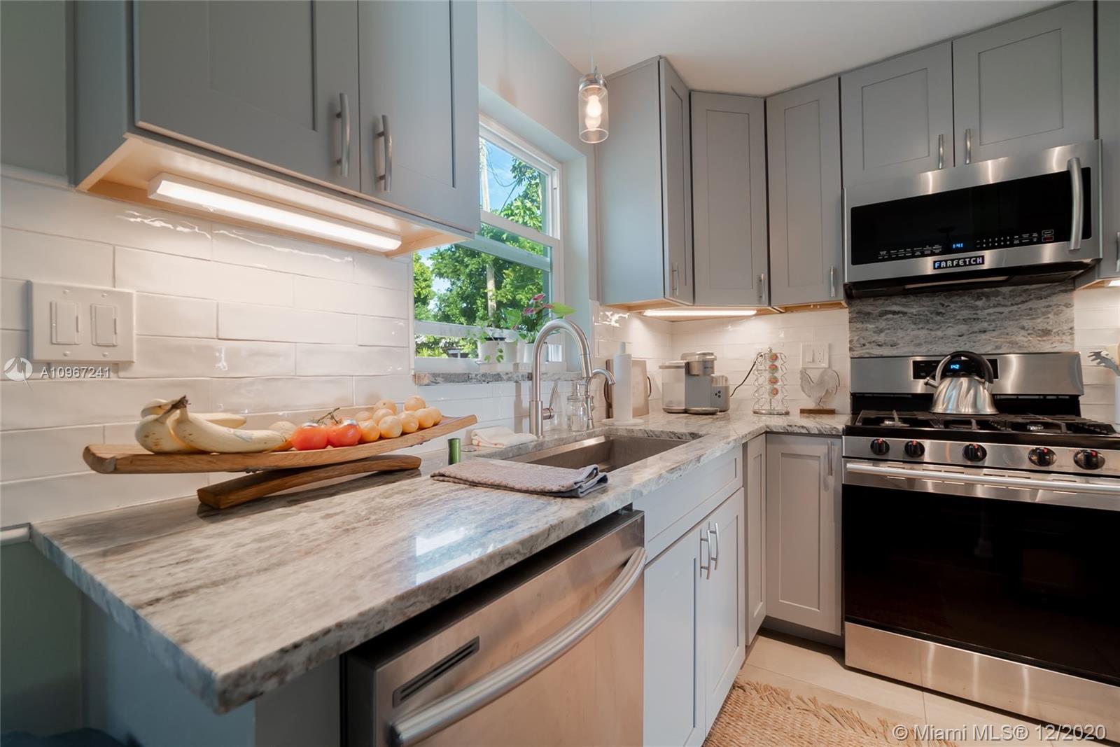 151 Gregory Road West Palm Beach, FL 33405 - Photo 13 of 29