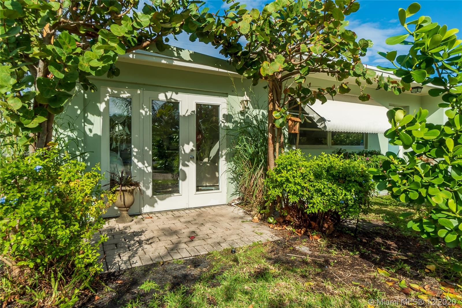 151 Gregory Road West Palm Beach, FL 33405 - Photo 4 of 29