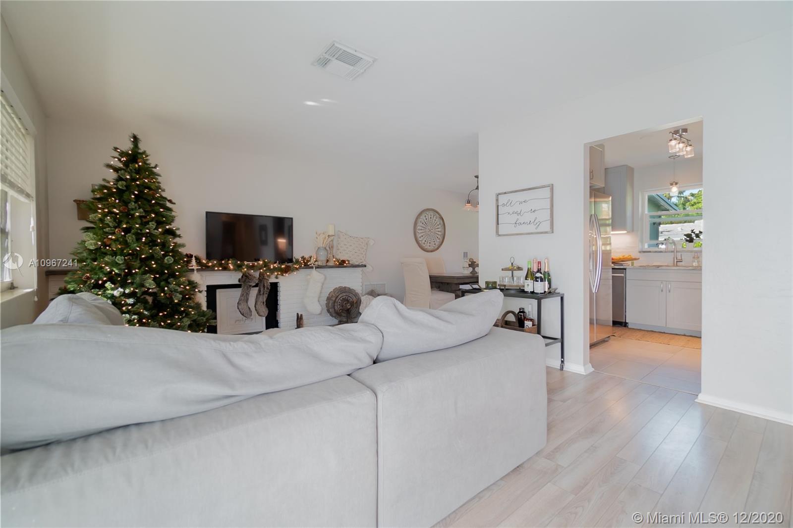 151 Gregory Road West Palm Beach, FL 33405 - Photo 5 of 29