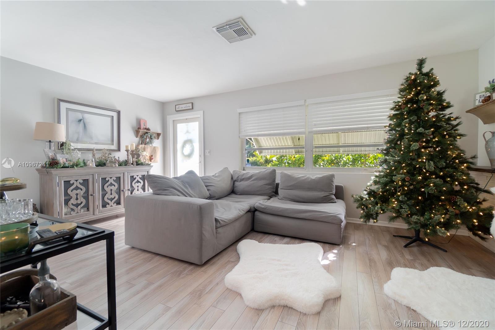 151 Gregory Road West Palm Beach, FL 33405 - Photo 6 of 29