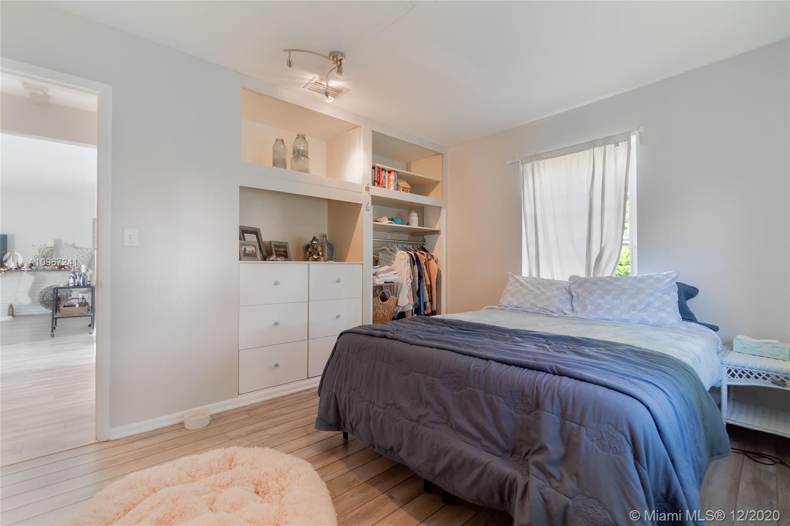 151 Gregory Road West Palm Beach, FL 33405 - Photo 10 of 29