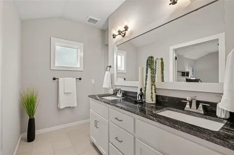 $790,000 | 725 West 44th Terrace, Kansas City, MO 64111