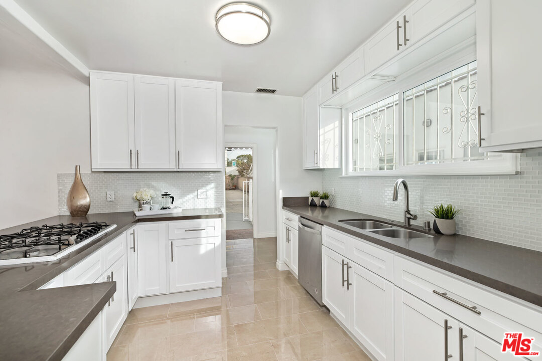 1522 South Point View Street Los Angeles, CA 90035 - Photo 11 of 26