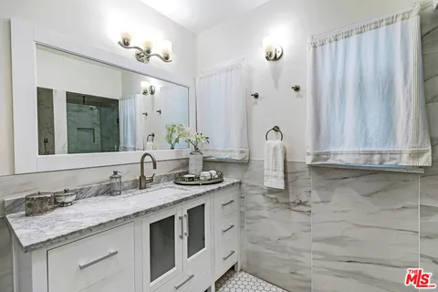 $1,995,000 | 1522 South Point View Street, Los Angeles, CA 90035