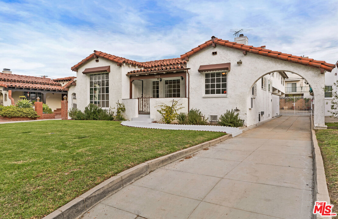 1522 South Point View Street Los Angeles, CA 90035 - Photo 2 of 26