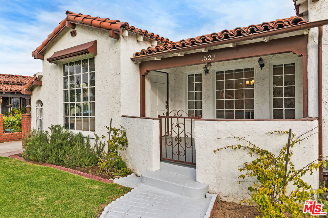 1522 South Point View Street Los Angeles, CA 90035 - Photo 3 of 26