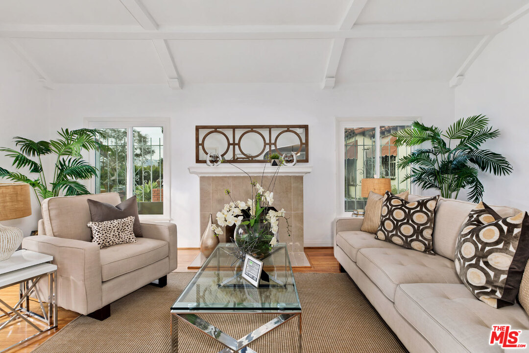1522 South Point View Street Los Angeles, CA 90035 - Photo 4 of 26
