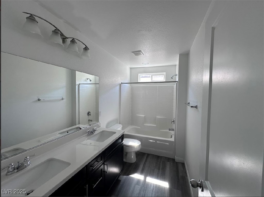 4620 Amberley Ridge Avenue Las Vegas, NV 89115 - Photo 12 of 18 Secondary bathroom upstairs