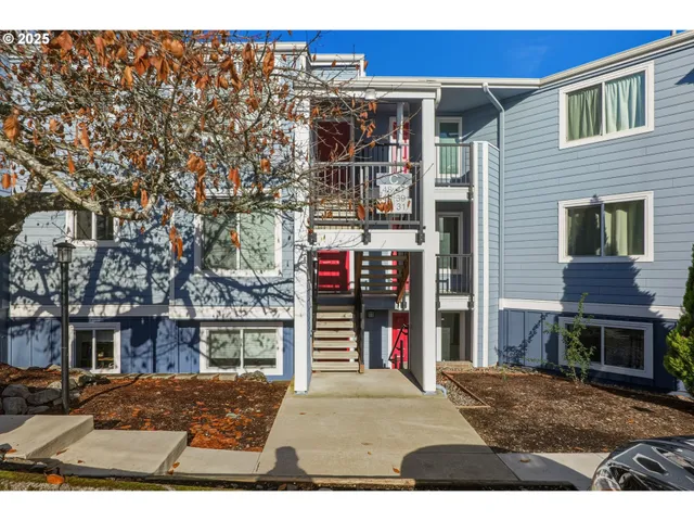 $194,499 | 47 Eagle Crest Drive, Unit 32, Lake Oswego, OR 97035