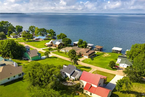 $248,000 | 275 Edgewater Drive, Livingston, TX 77351