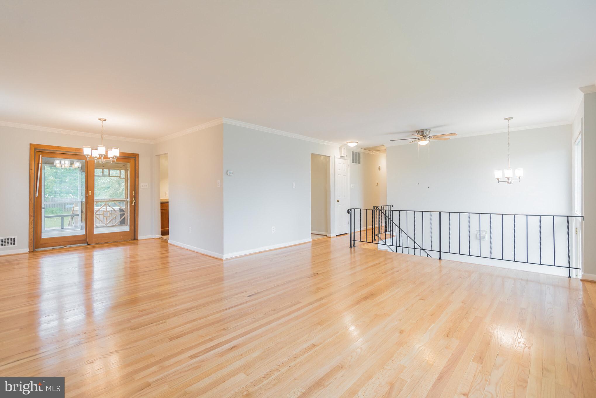7810 Ontario Road Gainesville, VA 20155 - Photo 12 of 30 Living Room.