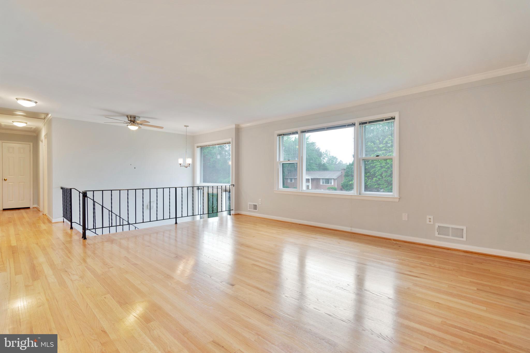 7810 Ontario Road Gainesville, VA 20155 - Photo 13 of 30 Living room.