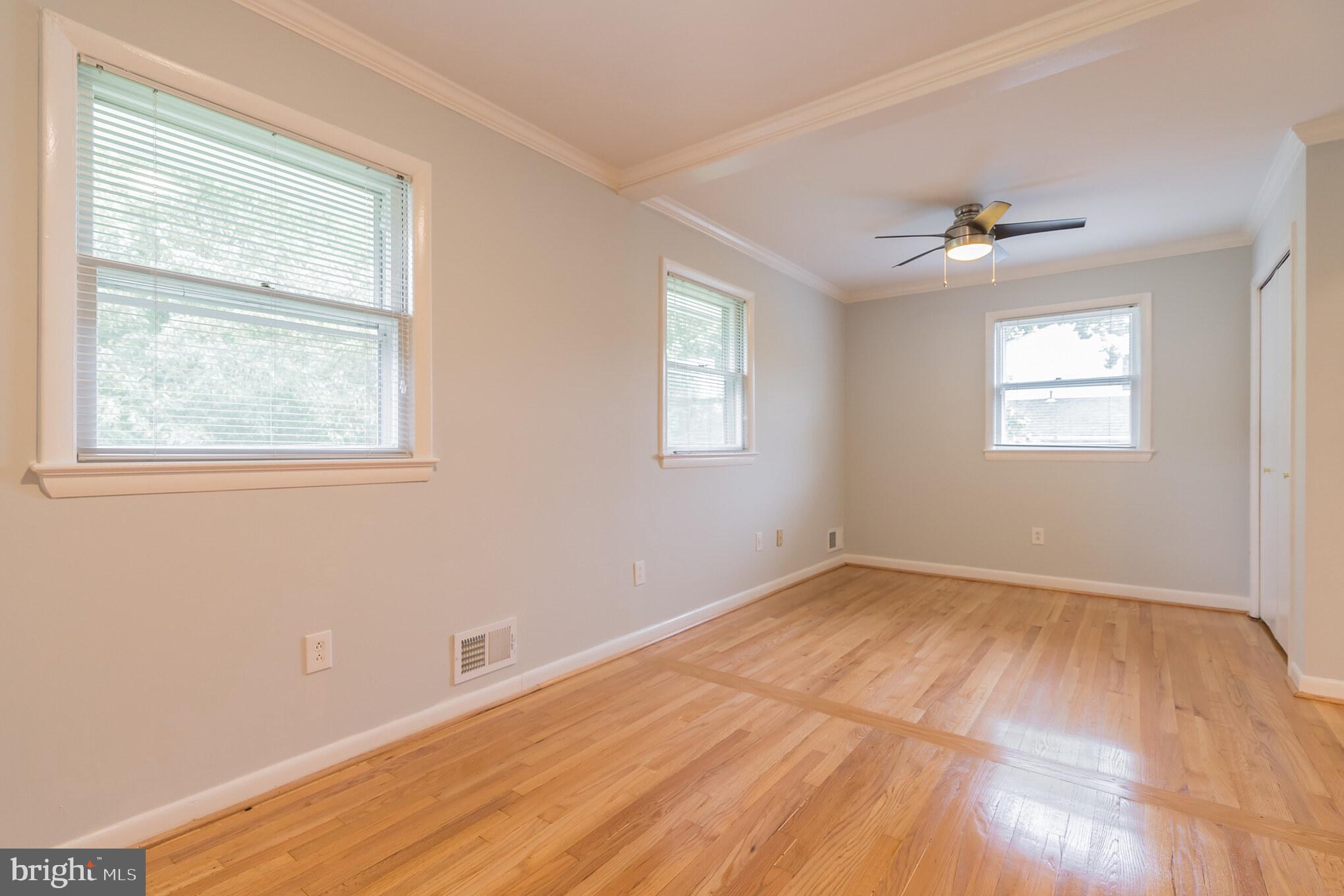 7810 Ontario Road Gainesville, VA 20155 - Photo 17 of 30 Master bedroom