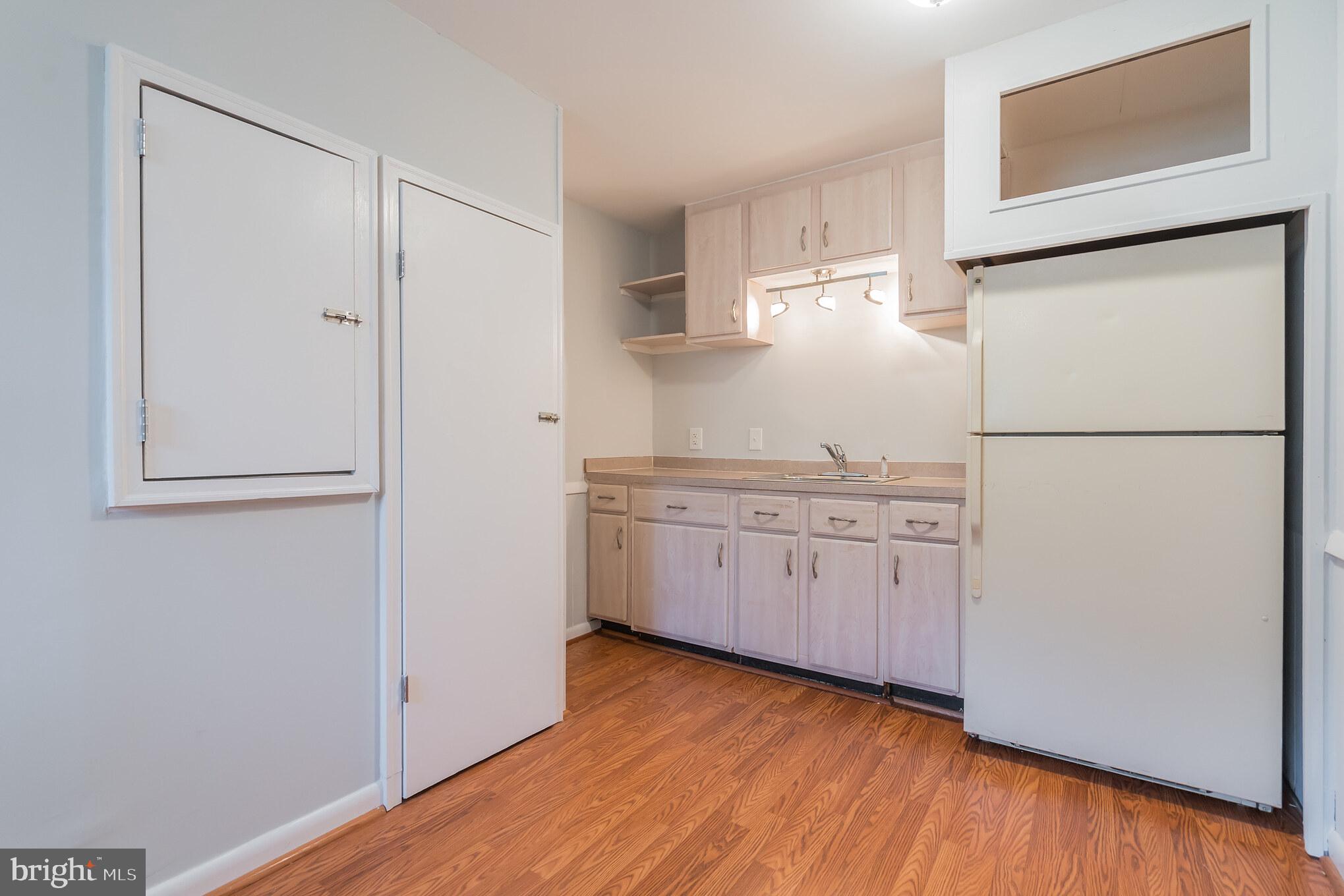 7810 Ontario Road Gainesville, VA 20155 - Photo 18 of 30 Lower level kitchenette