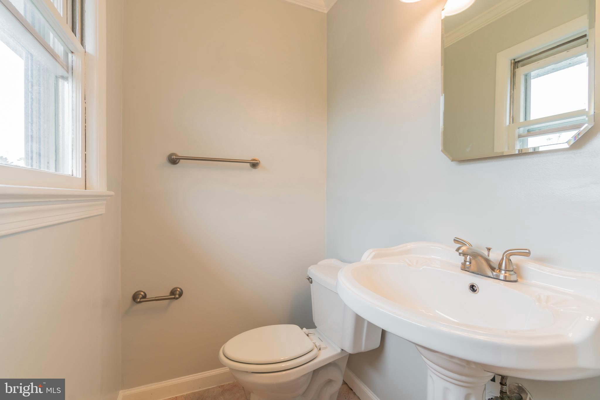 7810 Ontario Road Gainesville, VA 20155 - Photo 19 of 30 Master half bathroom