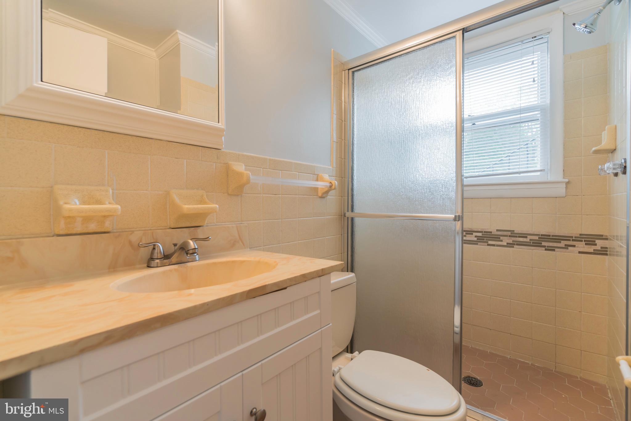 7810 Ontario Road Gainesville, VA 20155 - Photo 20 of 30 Lower level full bathroom.