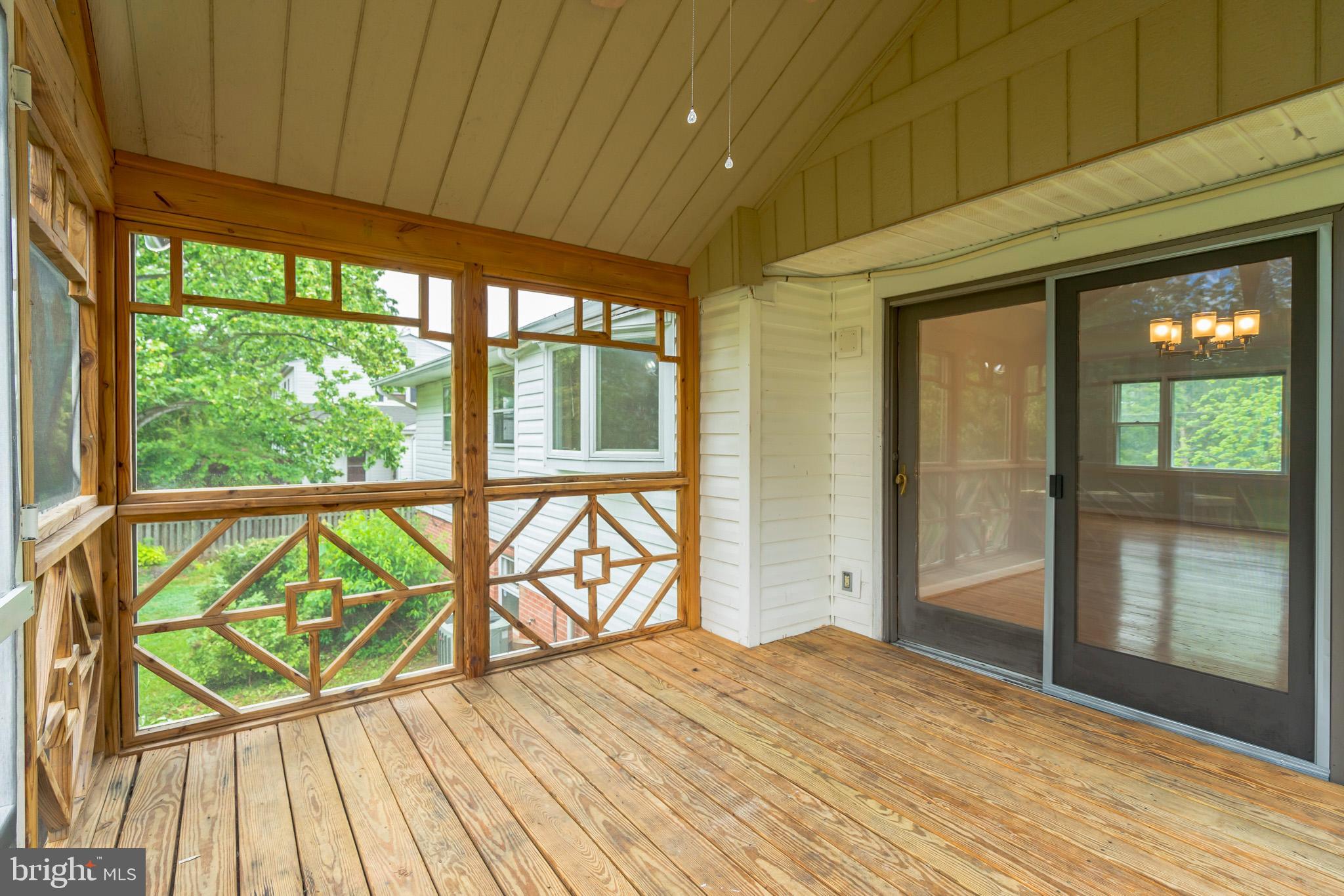 7810 Ontario Road Gainesville, VA 20155 - Photo 26 of 30 Covered Deck