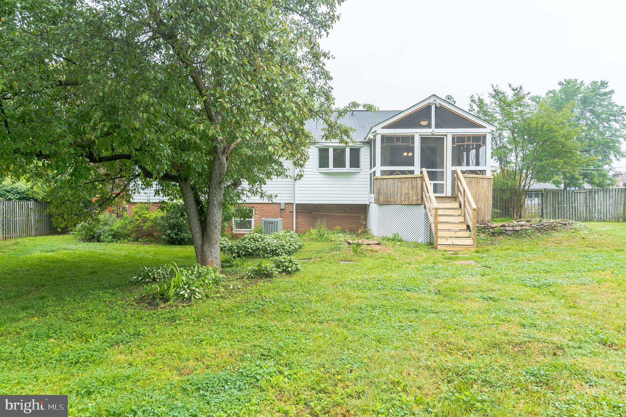 7810 Ontario Road Gainesville, VA 20155 - Photo 30 of 30 Mid back yard