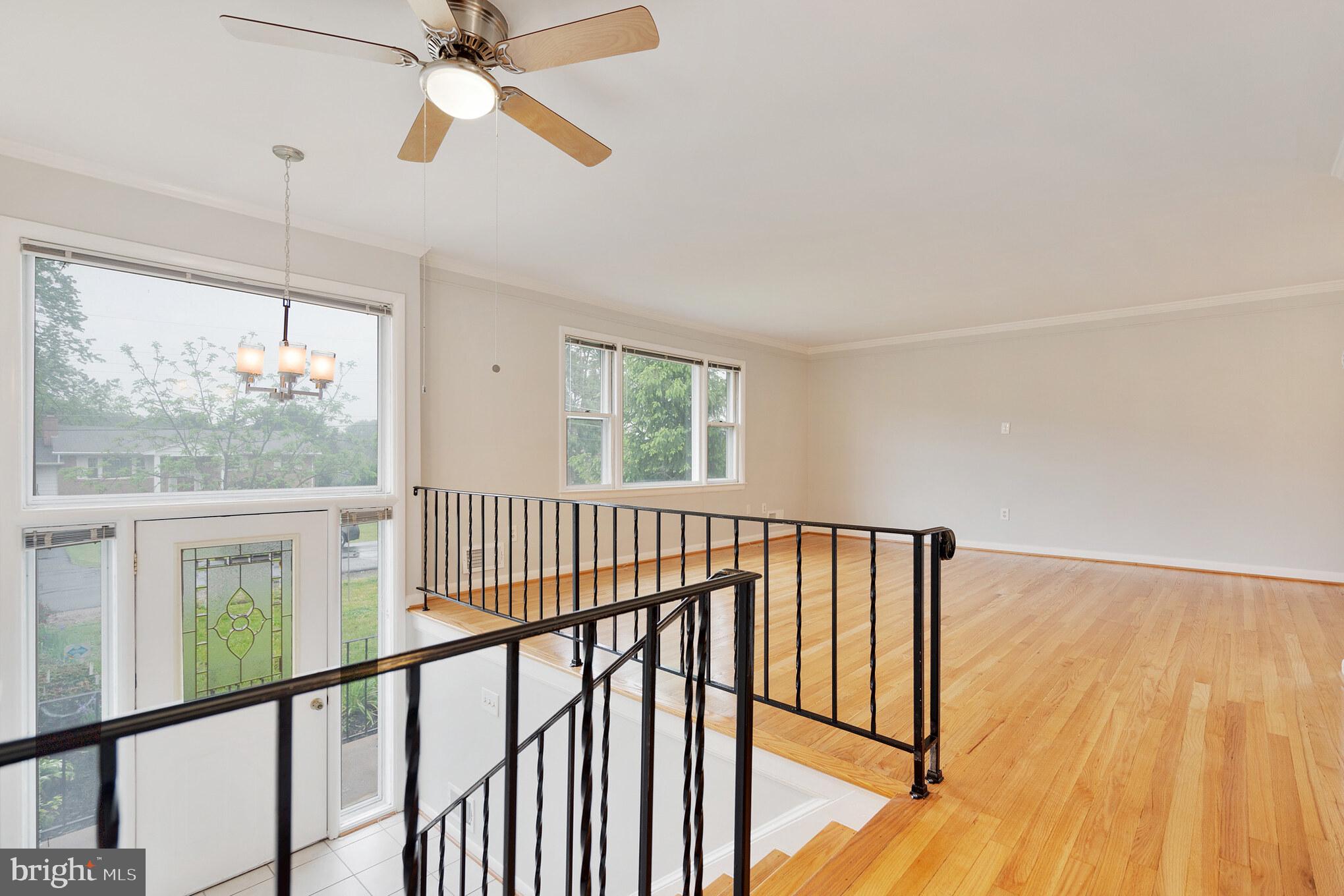 7810 Ontario Road Gainesville, VA 20155 - Photo 5 of 30 Living Room Foyer