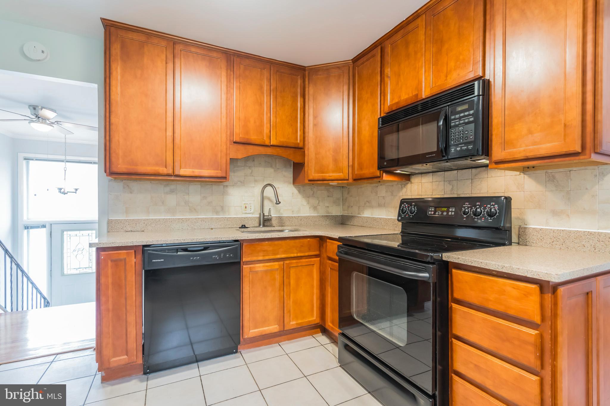 7810 Ontario Road Gainesville, VA 20155 - Photo 7 of 30 Kitchen