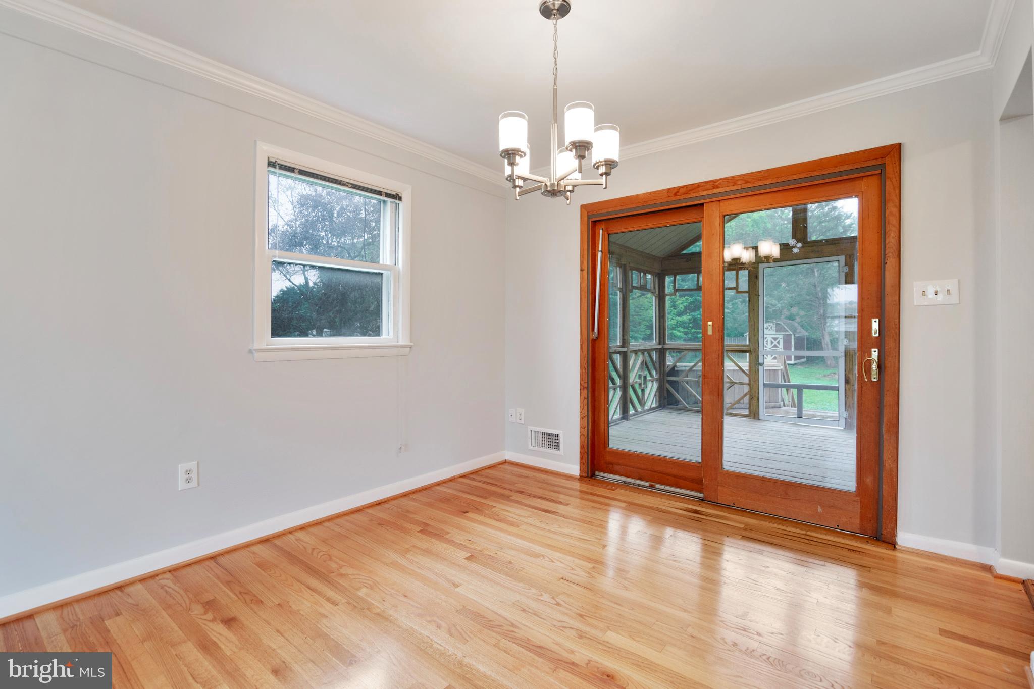 7810 Ontario Road Gainesville, VA 20155 - Photo 10 of 30 Dining room.