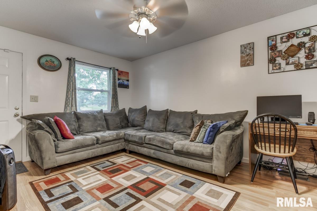 305 Sangamon Avenue Springfield, IL 62702 - Photo 4 of 28