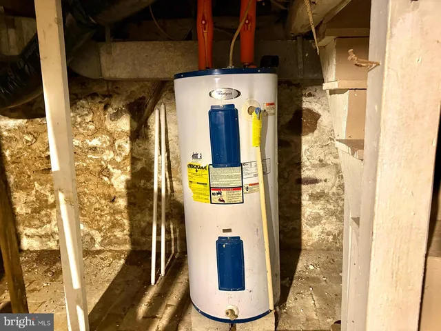 a view of walk in closet