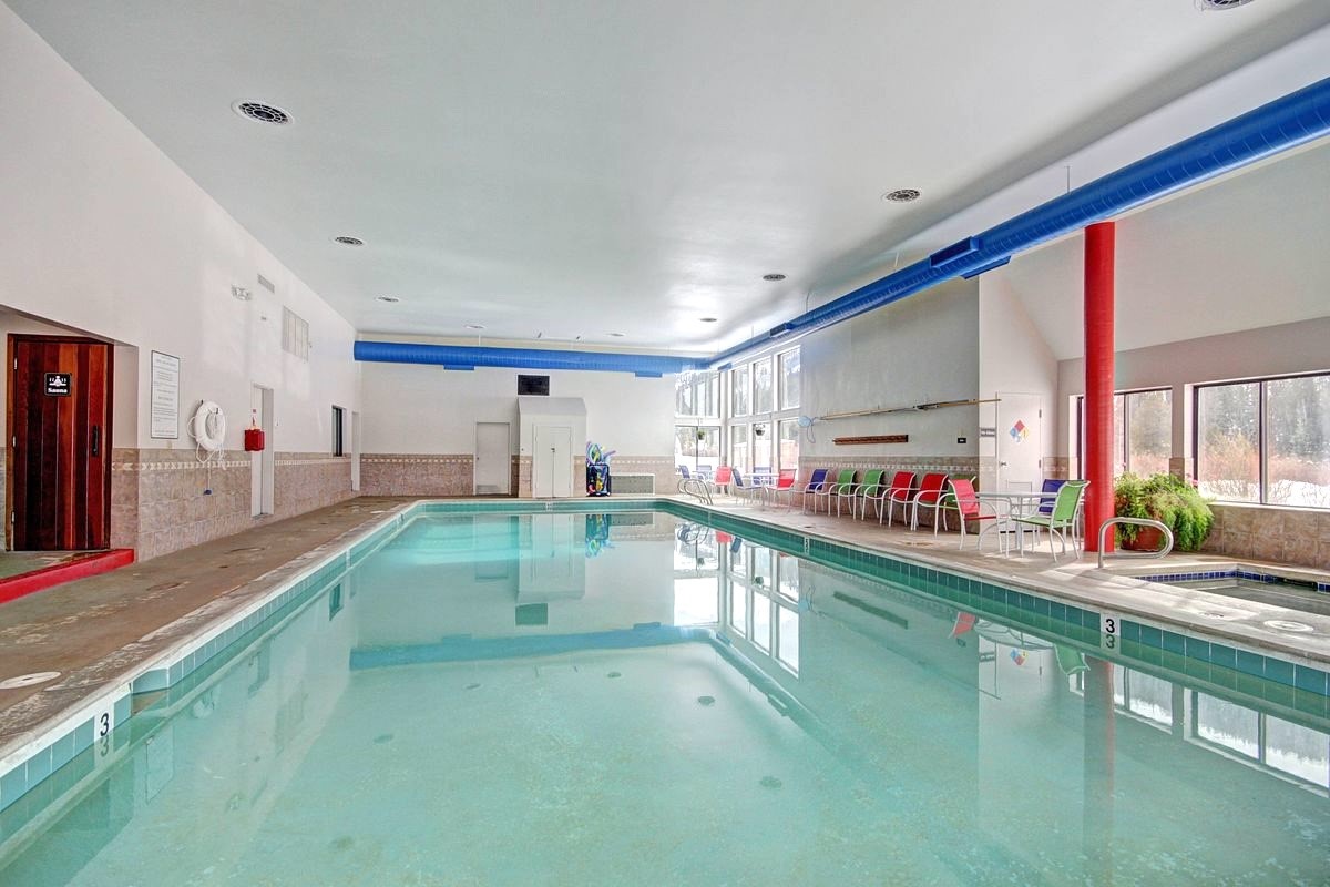 22138 Highway 6, Unit 1553 Keystone, CO 80435 - Photo 38 of 43 a kitchen with stainless steel appliances lots of counter top space