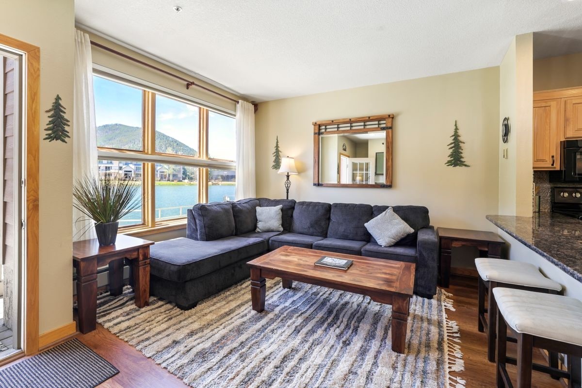 22138 Highway 6, Unit 1553 Keystone, CO 80435 - Photo 9 of 43 a living room with furniture and a flat screen tv