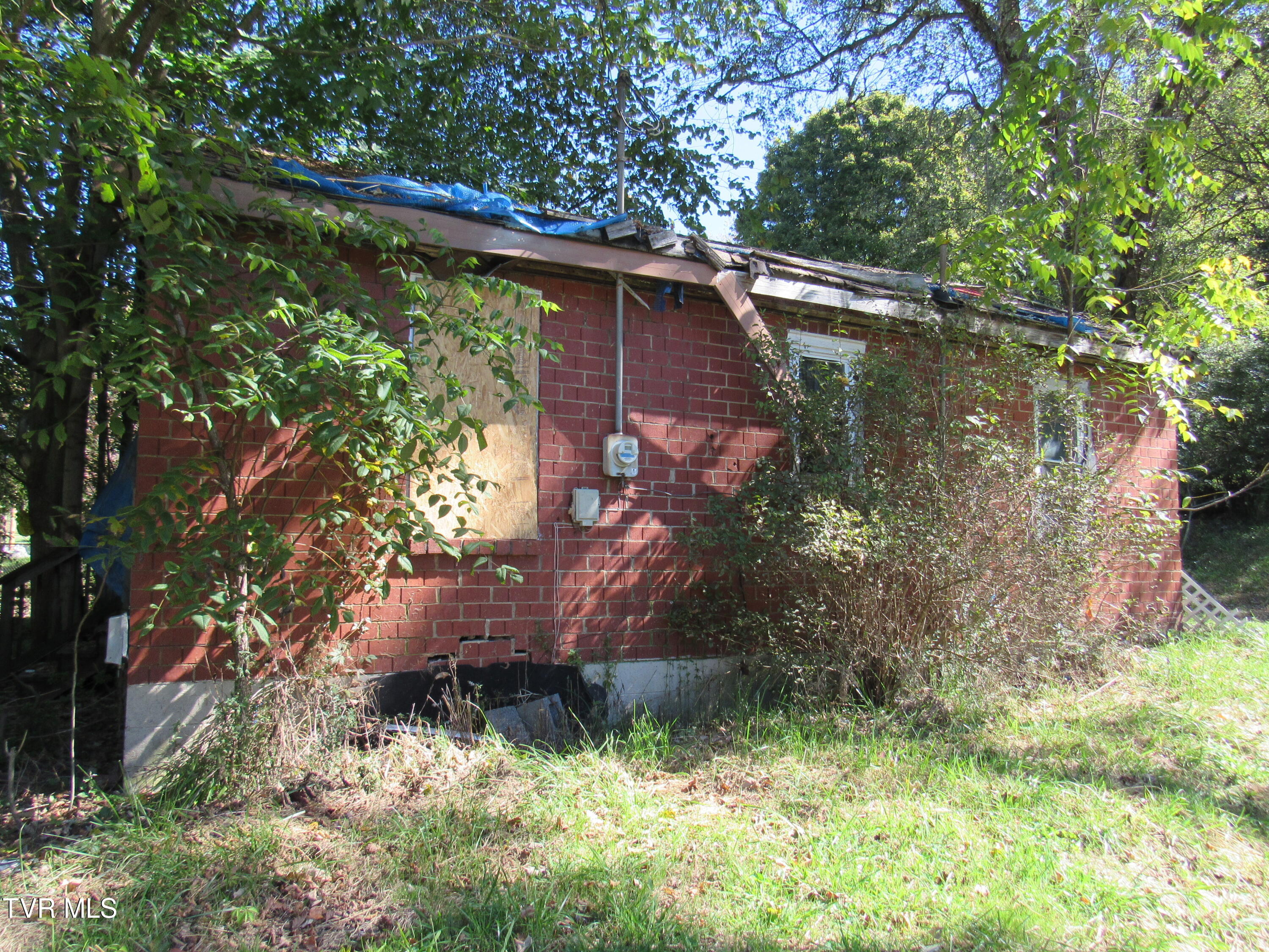 605 Lucy Road Kingsport, TN 37660 - Photo 2 of 13 IMG_3595
