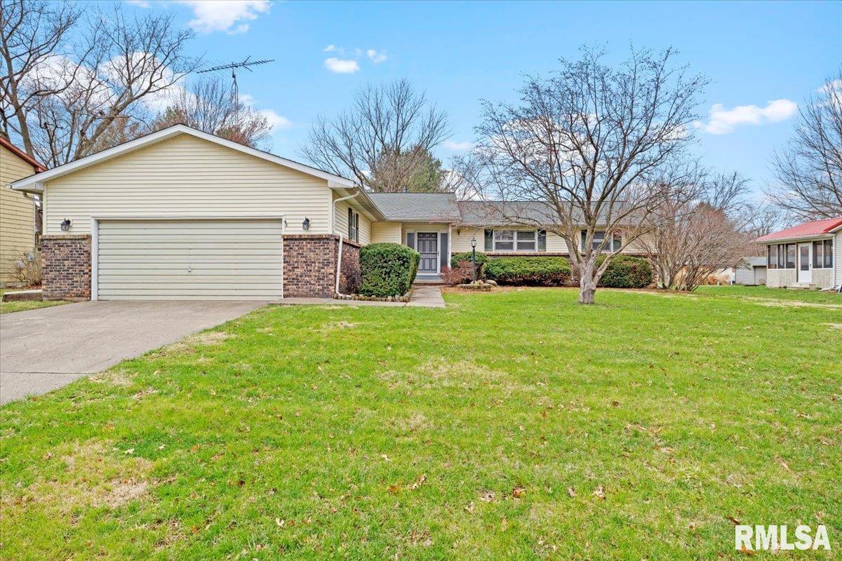 47 Axline Road Chatham, IL 62629 - Photo 1 of 40 Gallery Image 1