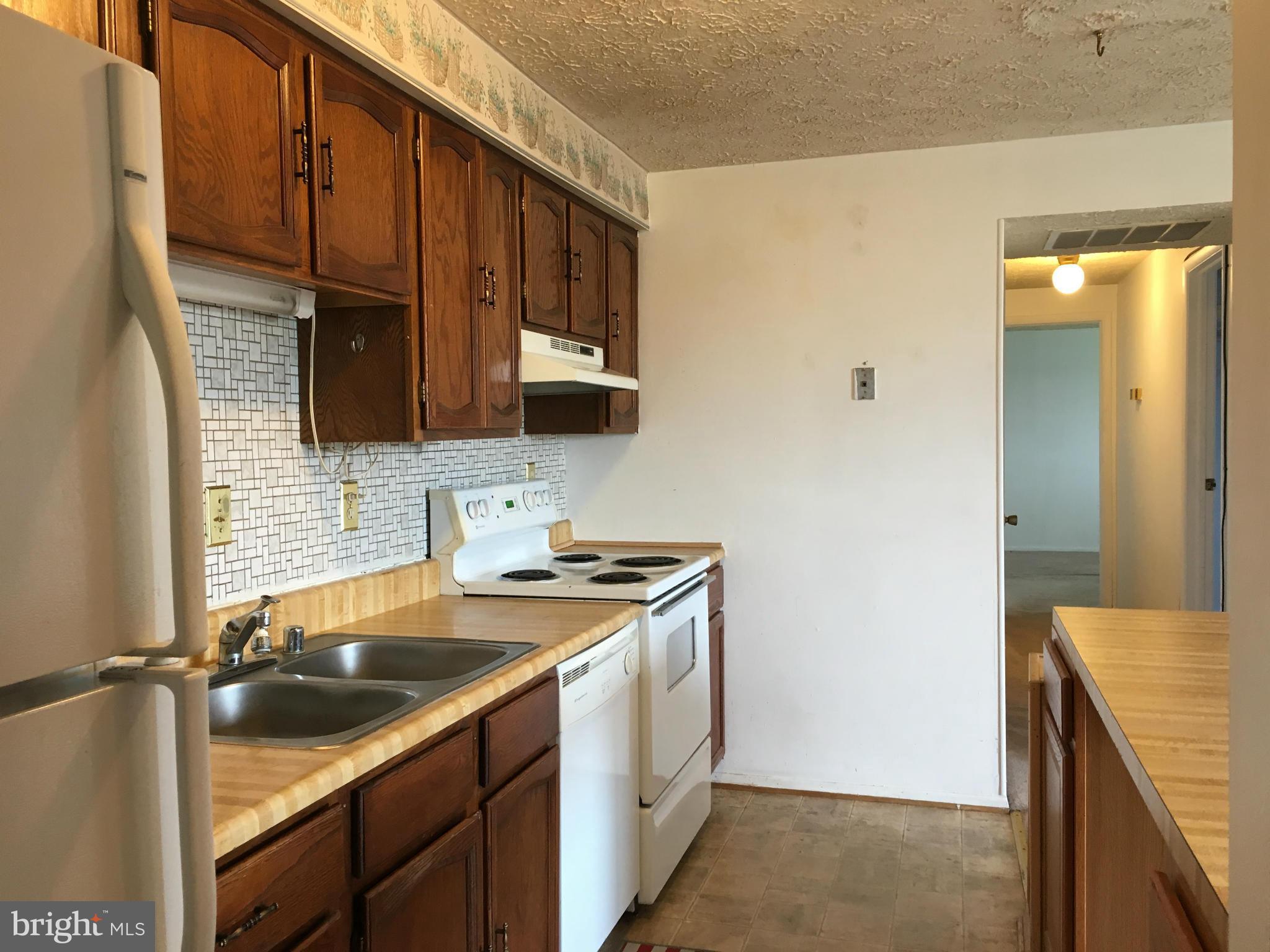 997 Heather Ridge Drive, Unit K Frederick, MD 21702 - Photo 2 of 12 Kitchen