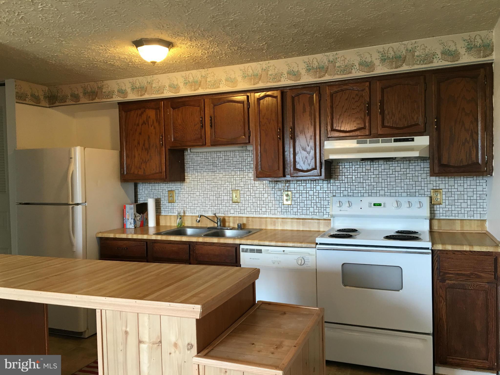 997 Heather Ridge Drive, Unit K Frederick, MD 21702 - Photo 5 of 12 Kitchen