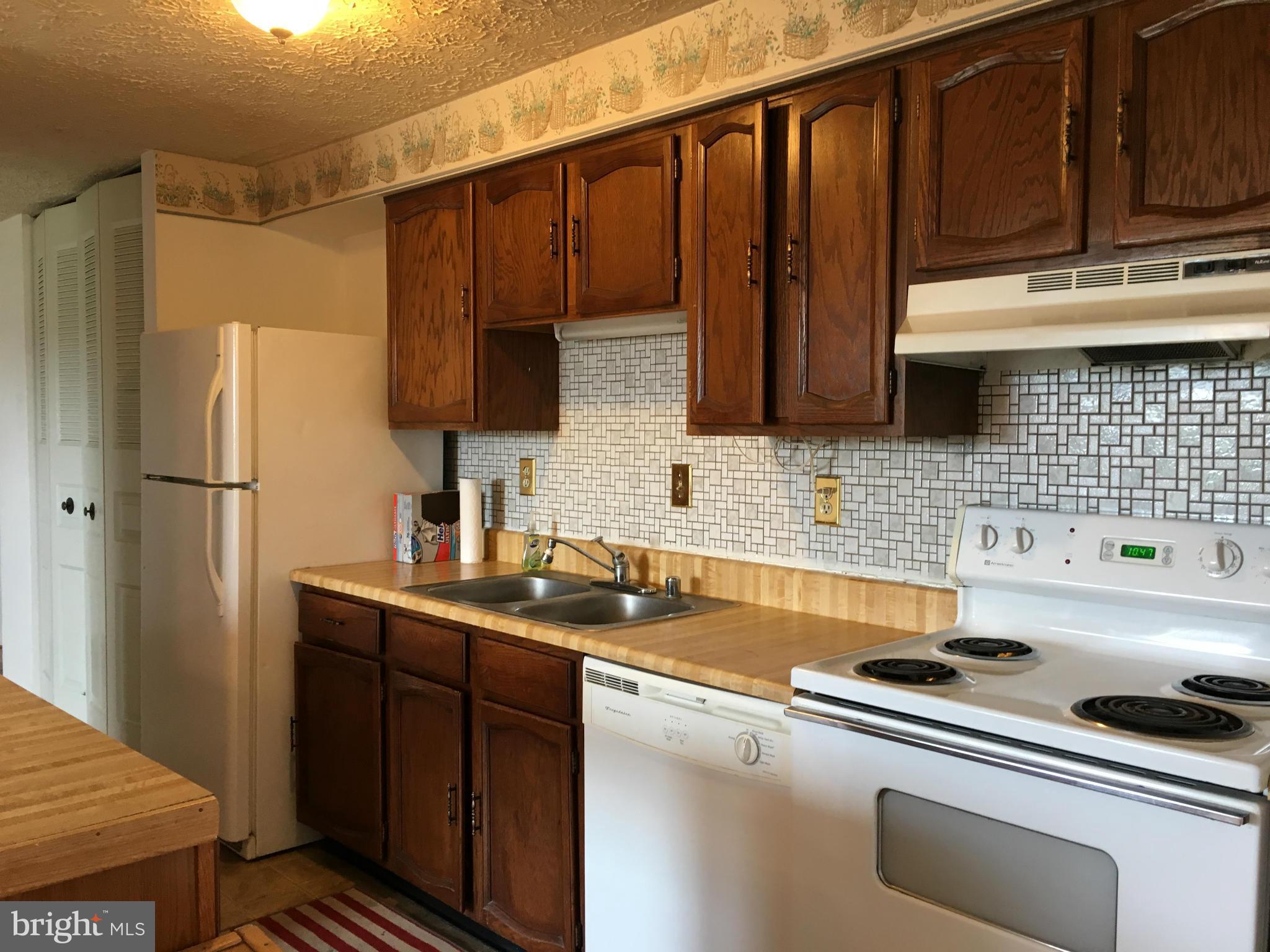 997 Heather Ridge Drive, Unit K Frederick, MD 21702 - Photo 6 of 12 Kitchen