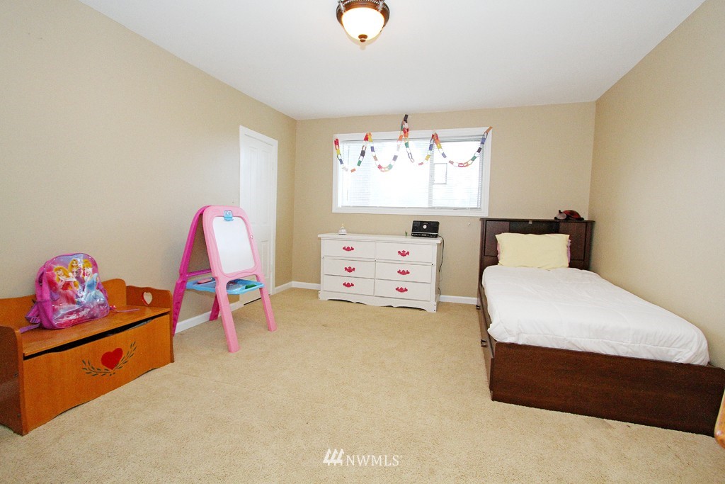 11324 148th Avenue Southeast Renton, WA 98059 - Photo 10 of 15 Gallery Image 10